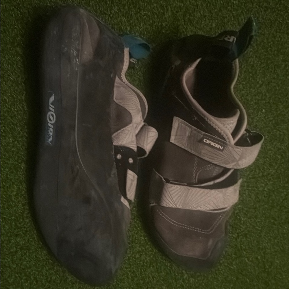 Origins Men's Black and Gray Climbing Shoes